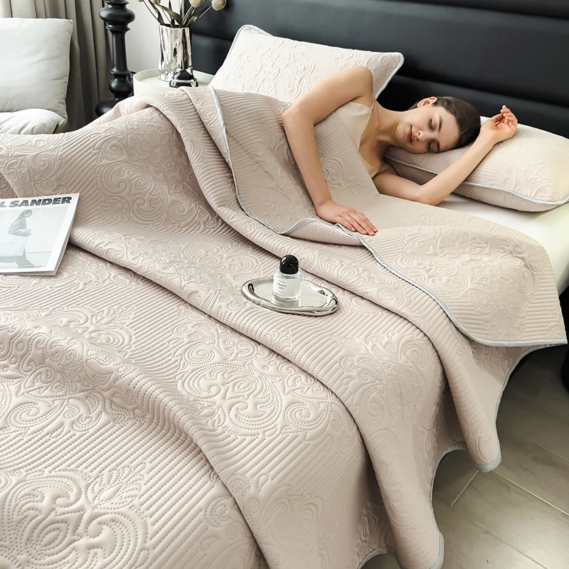 European Style Quilt Summer Quilt Blanket Lightweight Cooling Air-conditioning Comforter Quilt Soft Thin Quilts Machine Washable